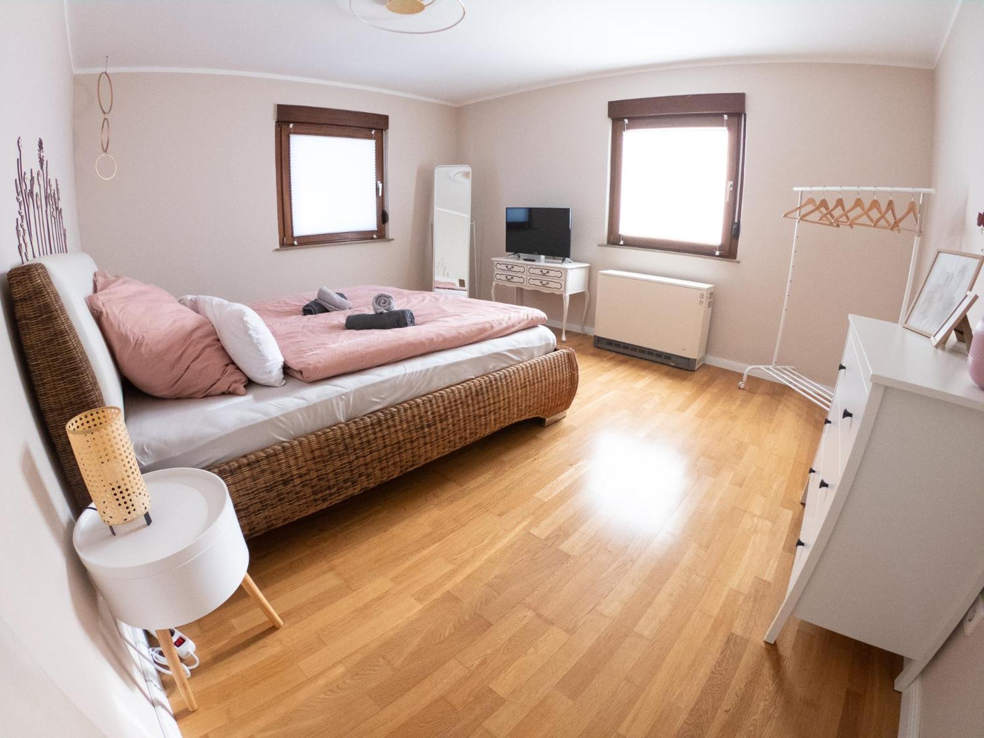 Happybnb Apartment Mit Sonniger Terrasse Lochgau Esterno foto