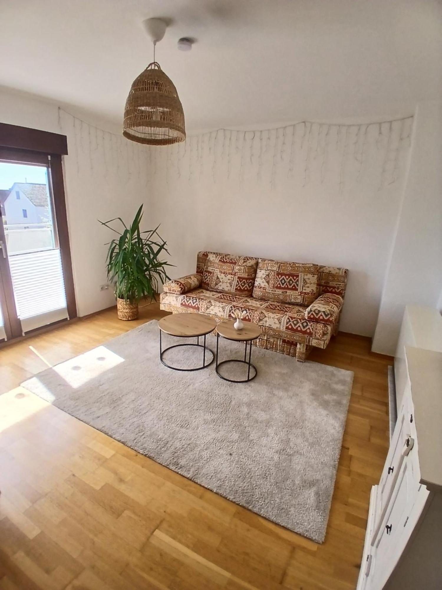 Happybnb Apartment Mit Sonniger Terrasse Lochgau Esterno foto