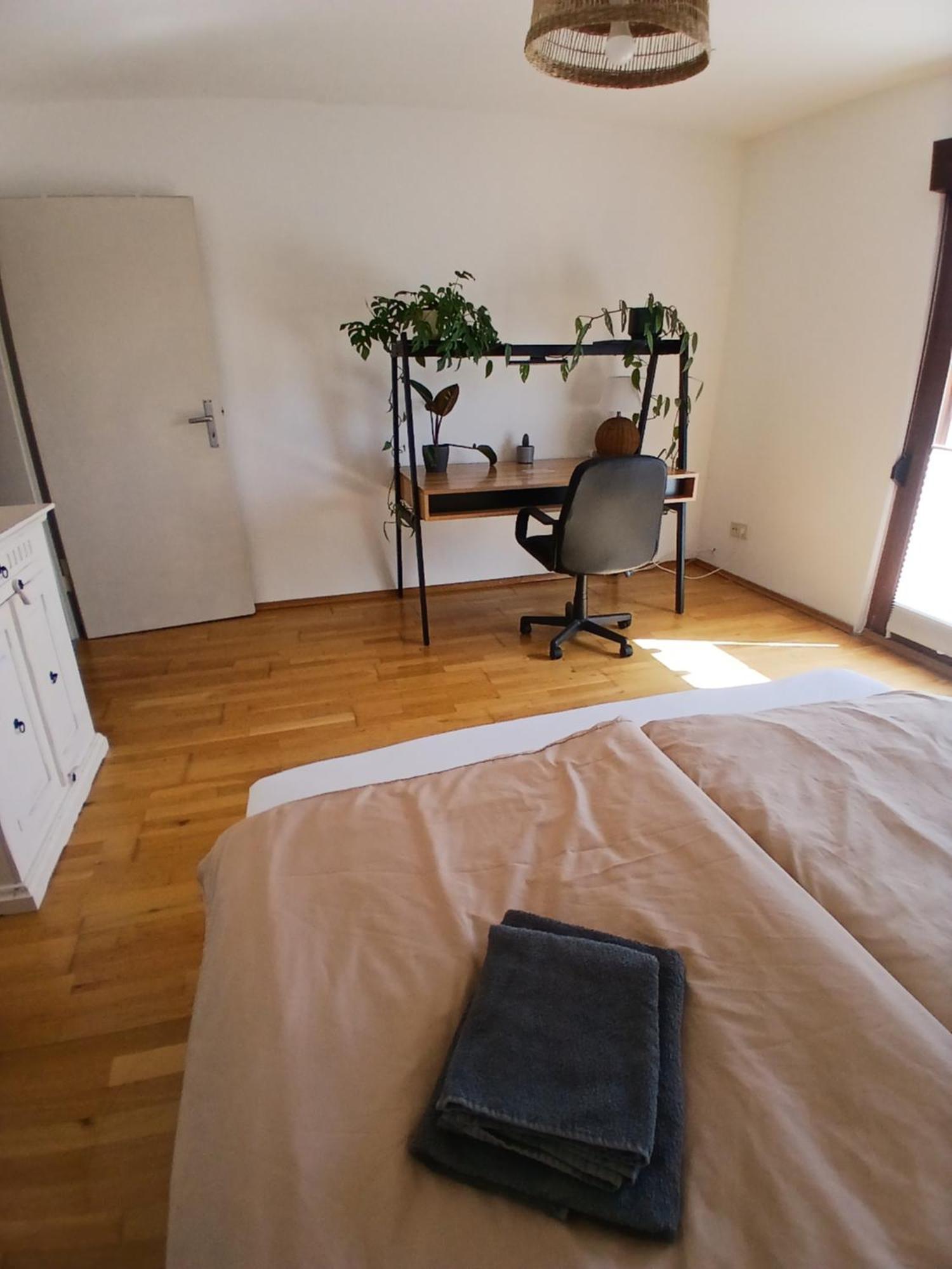 Happybnb Apartment Mit Sonniger Terrasse Lochgau Esterno foto